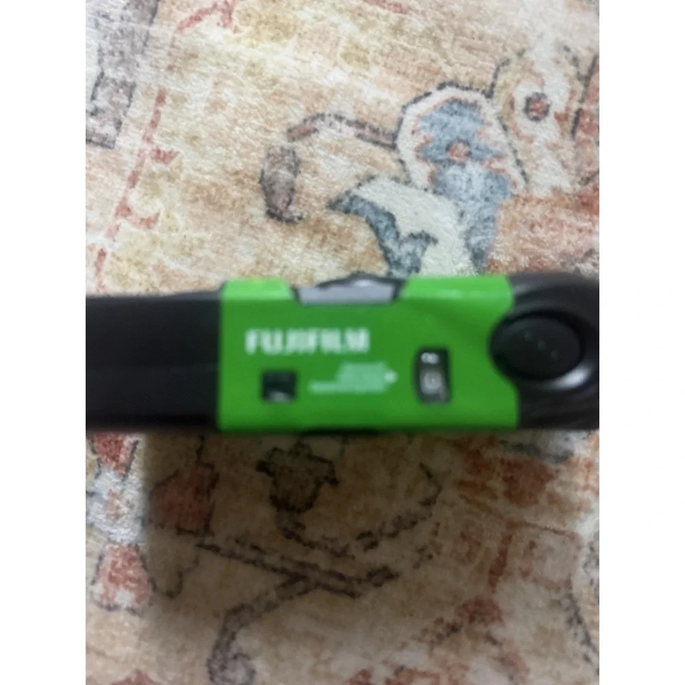 Fujifilm QuickSnap 35mm Single Use Camera w/ Built-in Flash Black/Green
